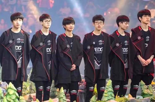 友的到场宣 友的到场宣