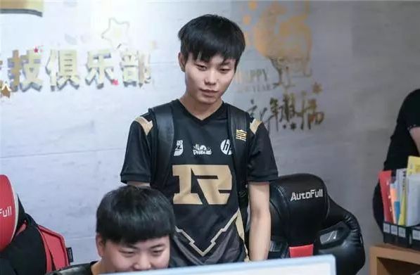 与运动员之 与运动员之